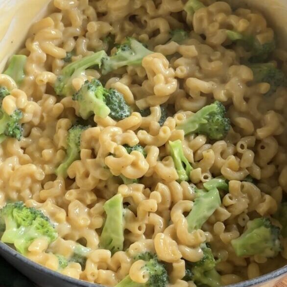 protein-packed broccoli mac and cheese