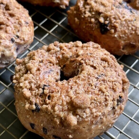 blueberry-crunch-bagel