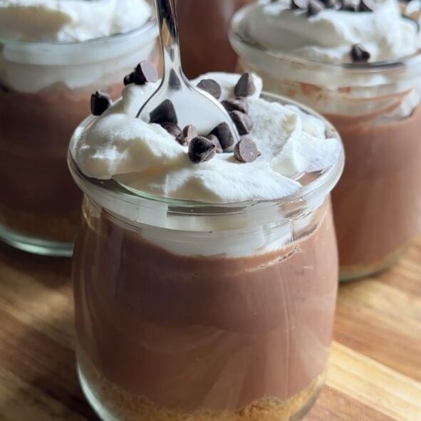 greek-yogurt-chocolate-cream-pie-cups