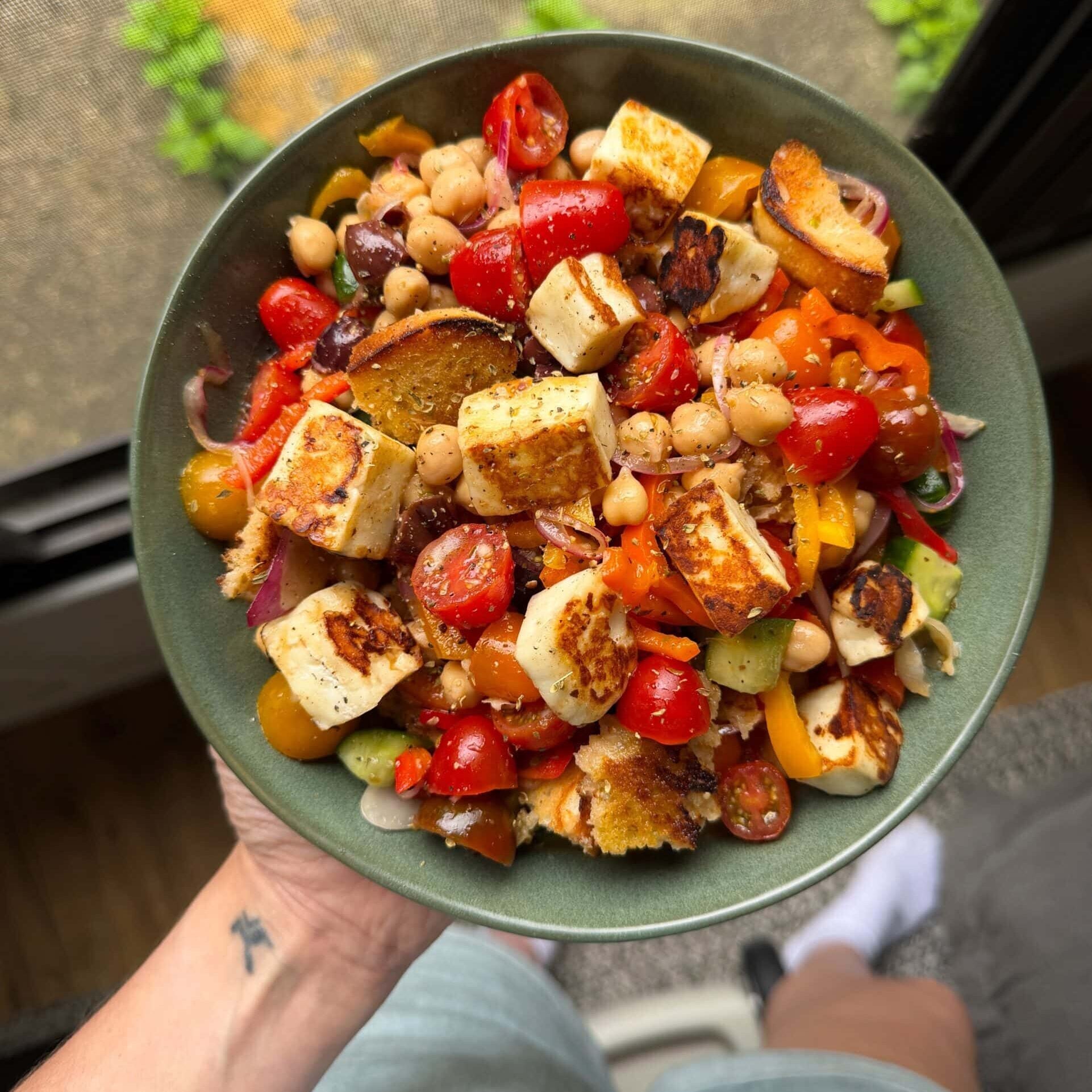 greek-halloumi-panzanella